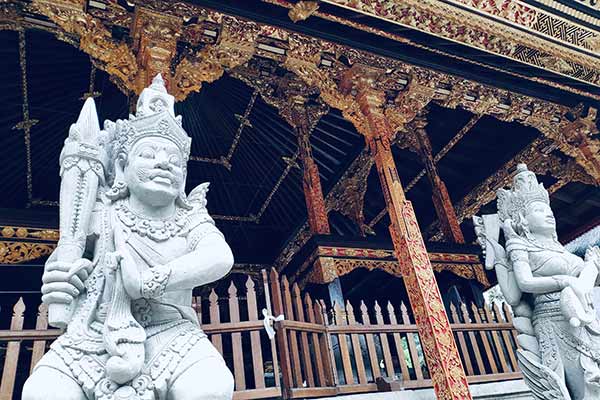 Manukaya Statue